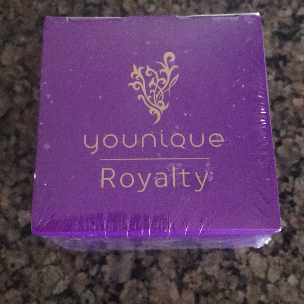 Younigue - Picture 1 of 2